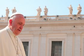 "Beleidigung Gottes und der Menschheit": Papst Franziskus verurteilt jüngsten IS-Anschlag