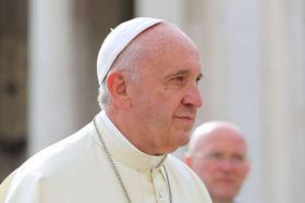 Papst: Kollegialität gehört ins Kirchenrecht
