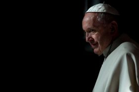 Papst fordert Prophetie statt fauler Früchte — und erklärt, warum er nachts gut schläft