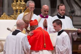 Papst zu den neuen Kardinälen: Die Wirklichkeit ist das Kreuz
