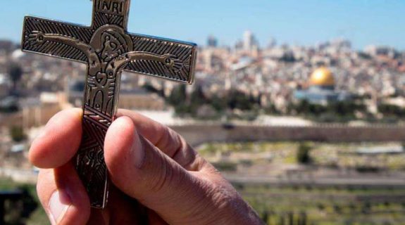 Christen in Jerusalem reagieren auf Vandalismus durch Siedler