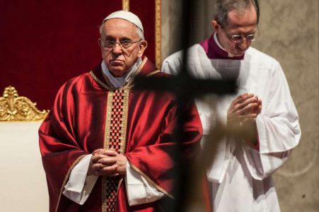 Erdbeben im Iran und Irak: Papst Franziskus betet für Opfer