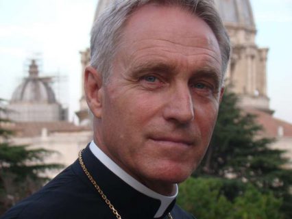 Erzbischof Gänswein über "Benedikt XVI. – Seine Papstjahre aus nächster Nähe"
