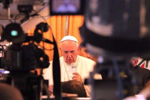 Die Logik der Desinformation: Das sagt Papst Franziskus über „Fake News“