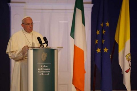 Papst verurteilt in Irland das Versagen der Bischöfe in Missbrauchsskandalen