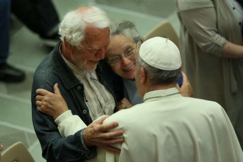 Ein Mittagessen für Arme mit Papst Franziskus